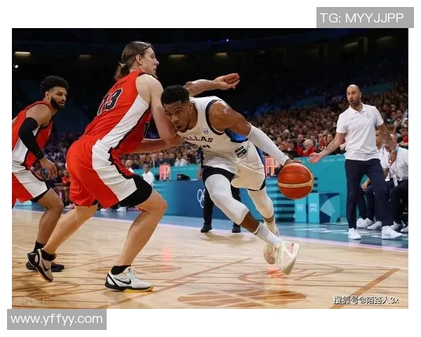 字母哥赛后眼含泪水回望球场这一刻感动全场展现不屈精神 字母哥赛后眼含泪水回望球场这一刻感动全场展现不屈精神